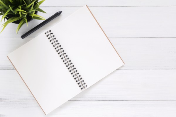 notitieboek op een bureau