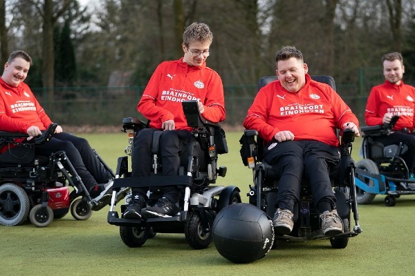 Elektrisch rolstoelvoetbal bij PSV