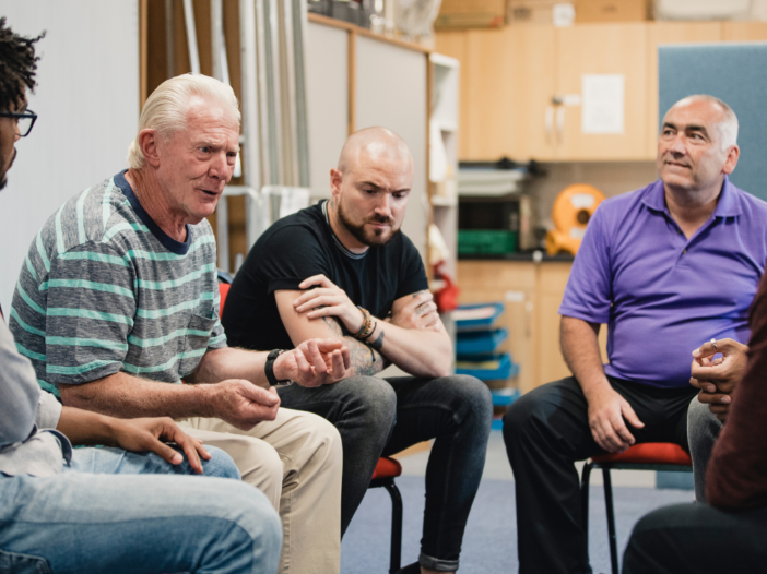 zelfhulpgroep in gesprek met elkaar