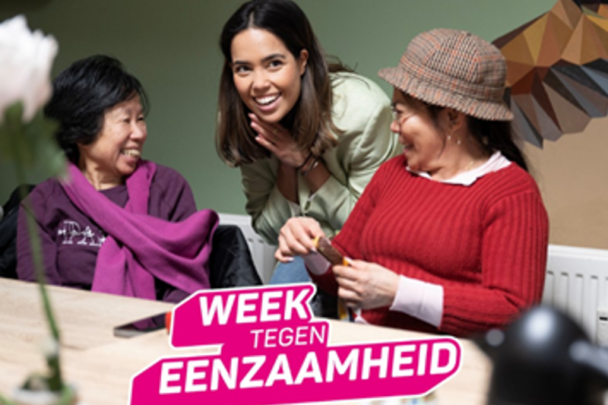mensen samen aan tafel met de week tegen eenzaamheid