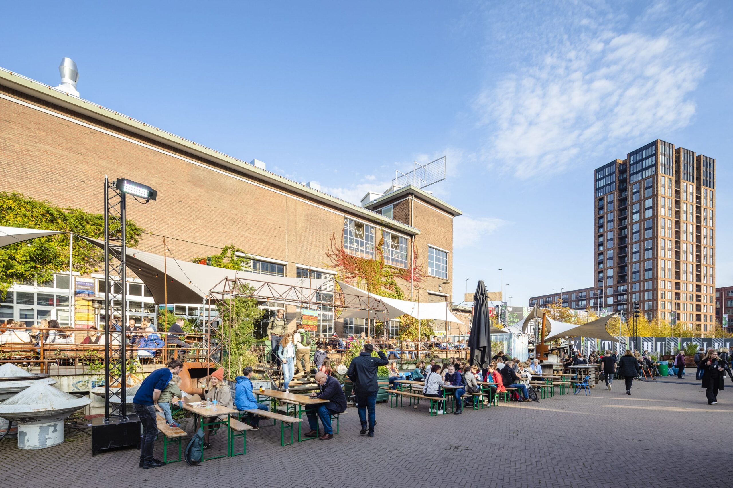 Foto van de markt in Eindhoven Strijp