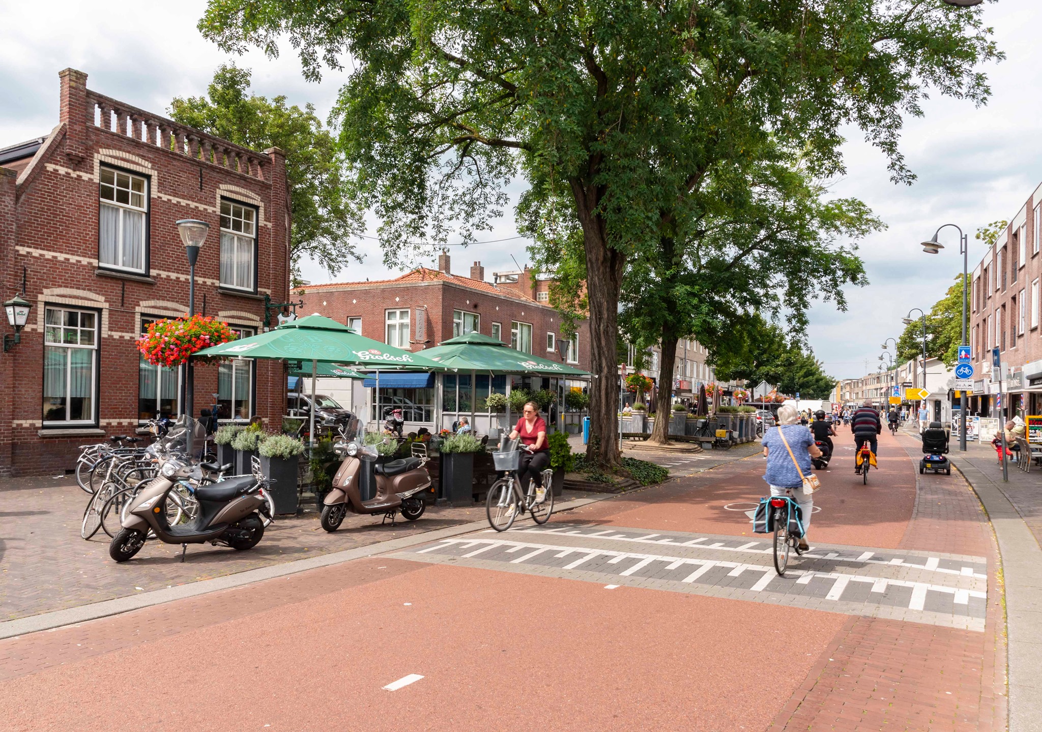 Foto van fietspad en stadsomgeving in Woensel zuid