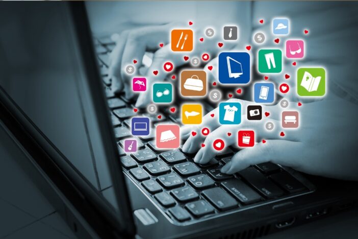 Illustratie van iemand die een laptop gebruikt, waarbij allerlei gekleurde app icons in beeld te zien zijn.